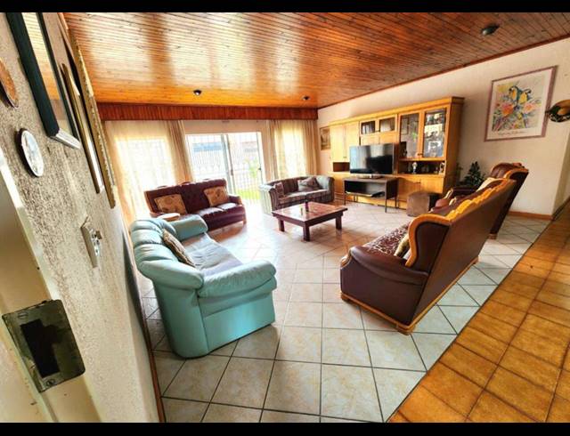 3 BEDROOM HOUSE FOR SALE IN MAYBERRY PARK